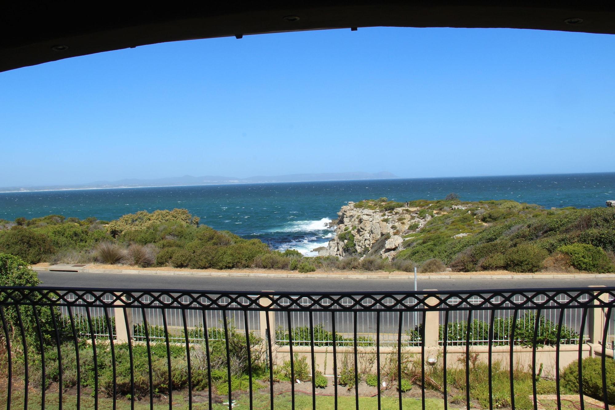 On The Cliff Guest House Hermanus Extérieur photo