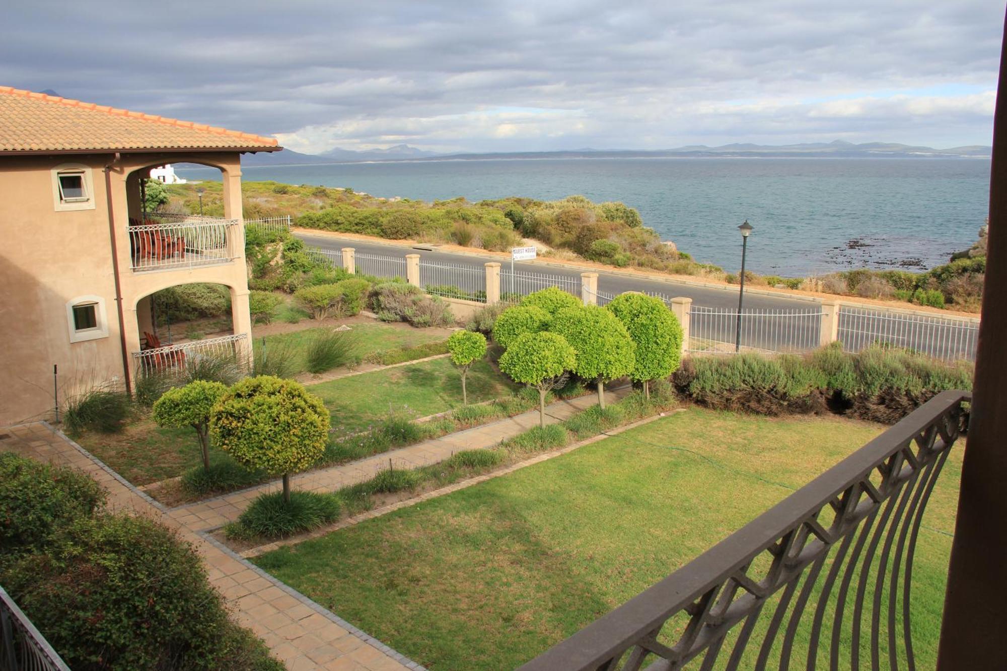 On The Cliff Guest House Hermanus Extérieur photo